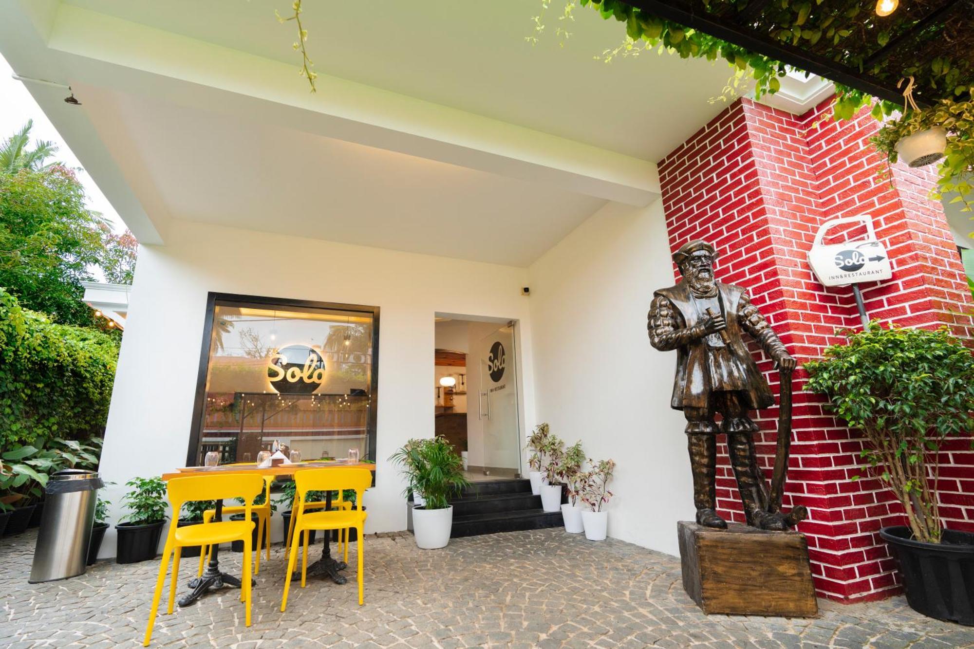 Solo Inn By Hawk Hospitality Kochi Bagian luar foto