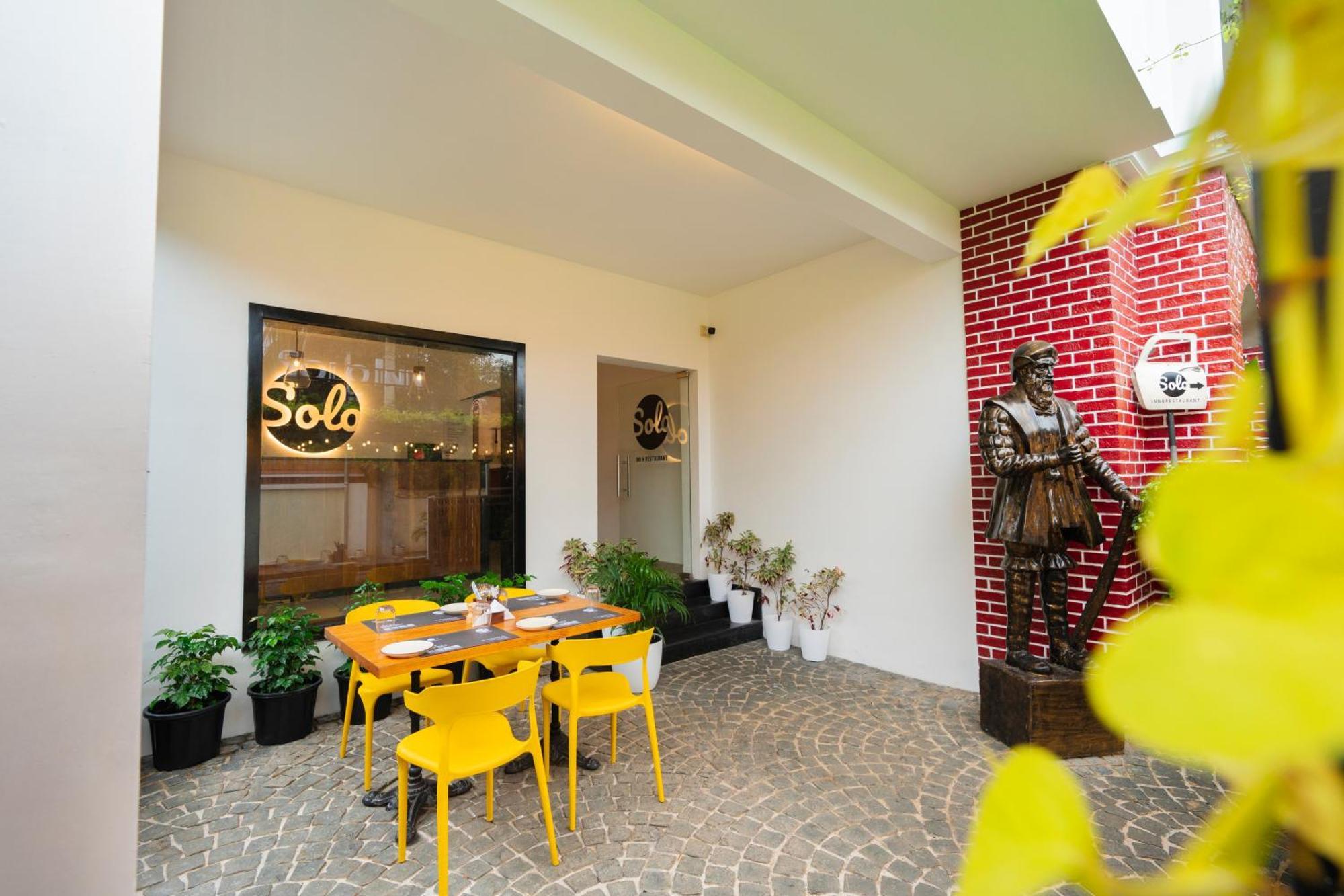 Solo Inn By Hawk Hospitality Kochi Bagian luar foto