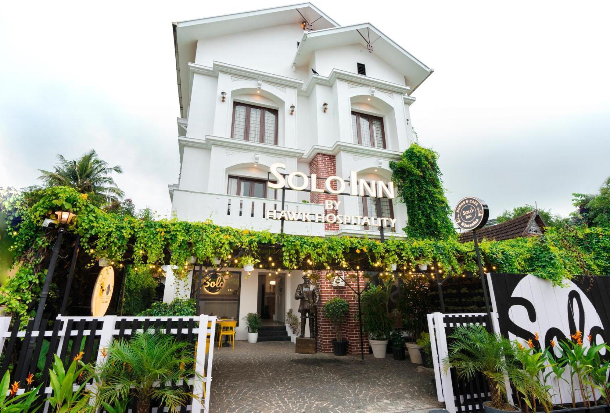 Solo Inn By Hawk Hospitality Kochi Bagian luar foto