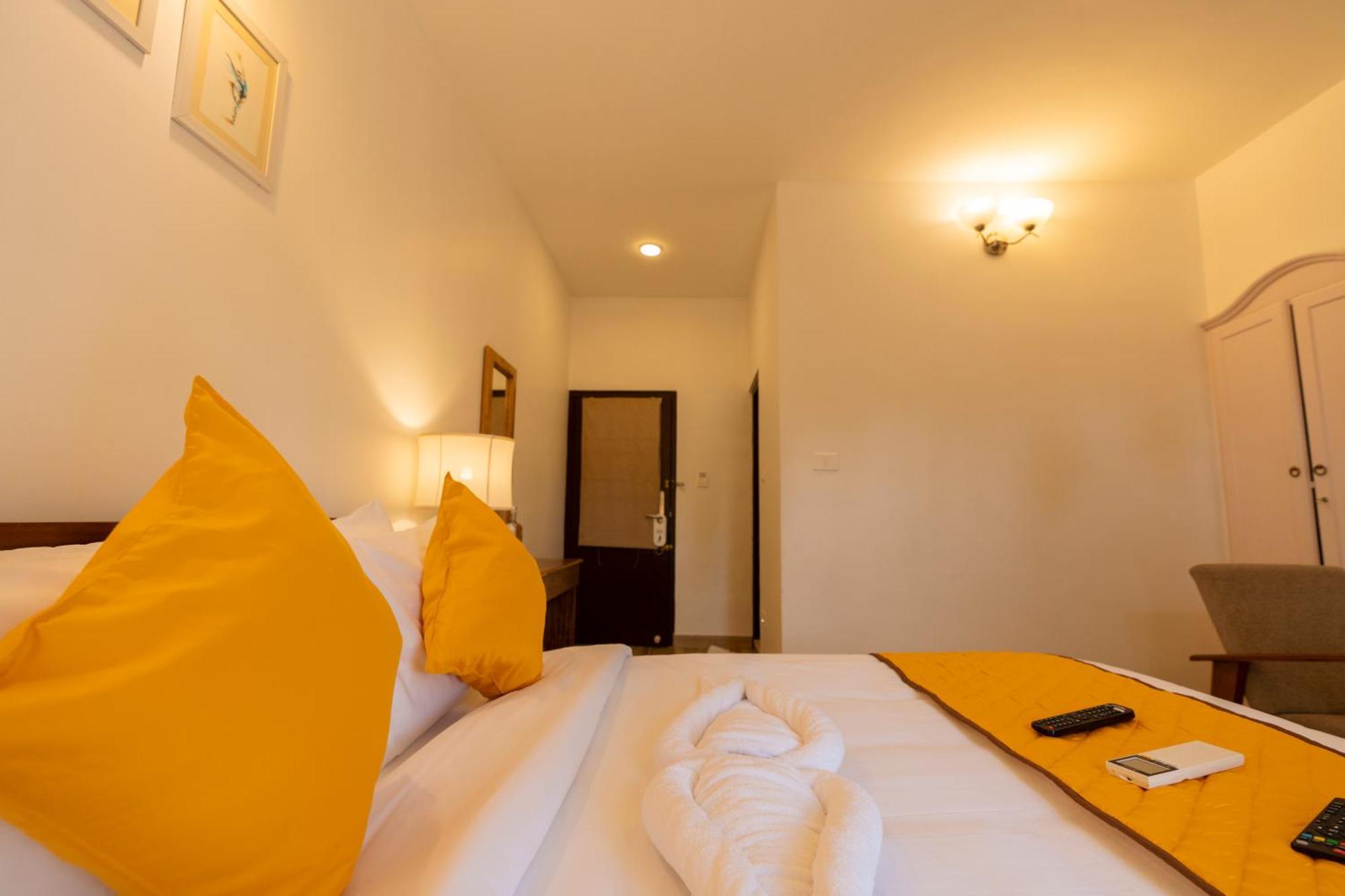 Solo Inn By Hawk Hospitality Kochi Bagian luar foto