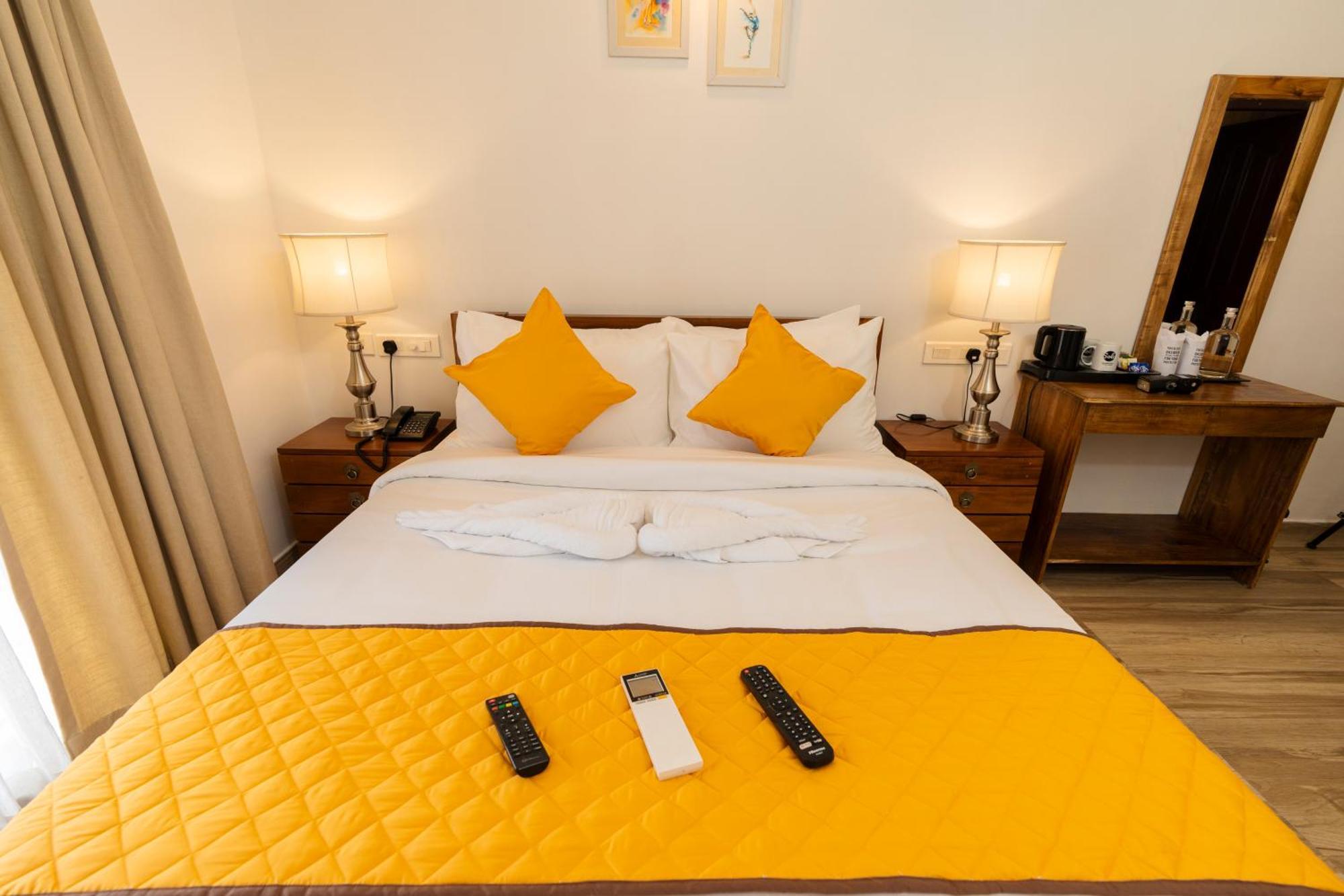 Solo Inn By Hawk Hospitality Kochi Bagian luar foto