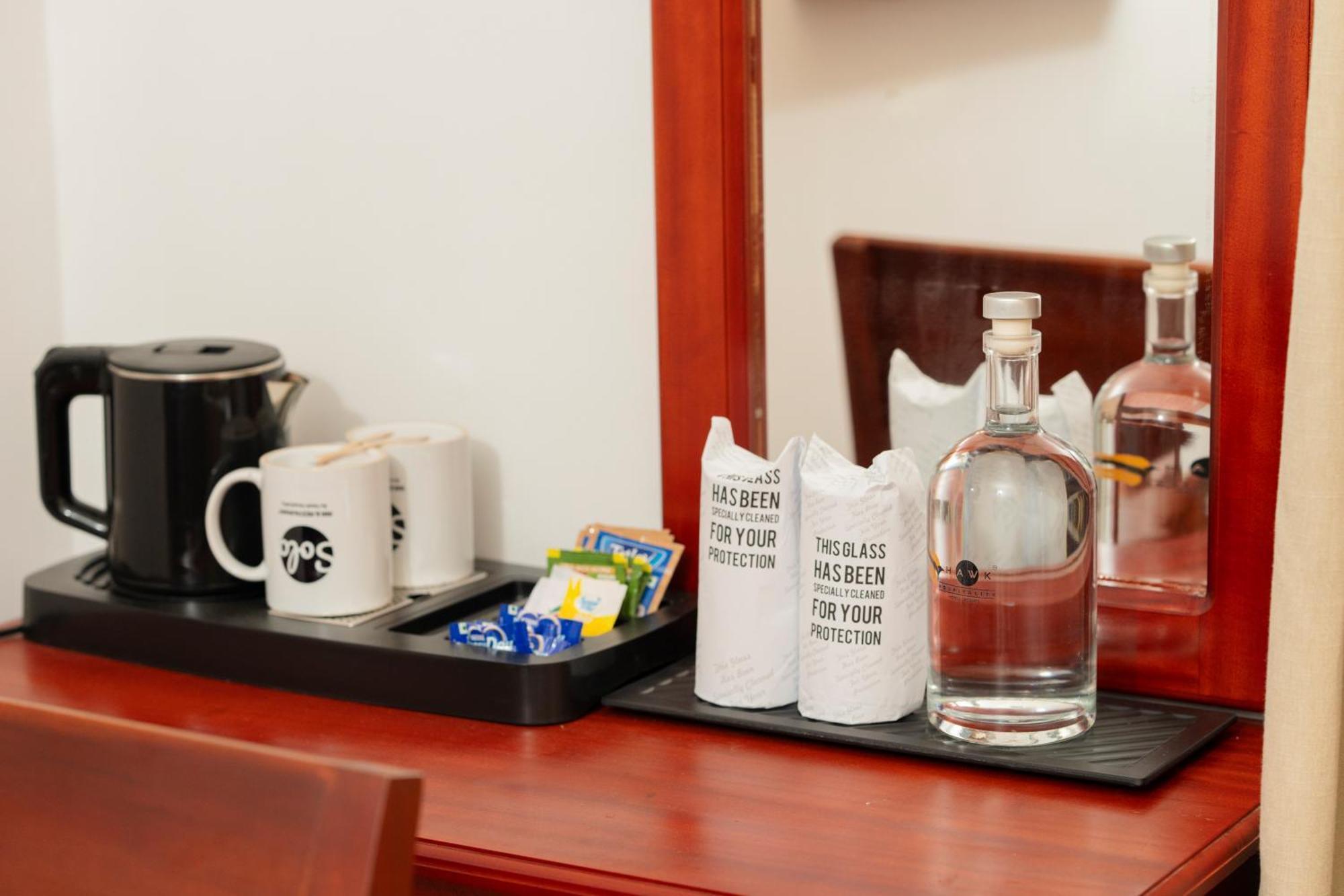 Solo Inn By Hawk Hospitality Kochi Bagian luar foto
