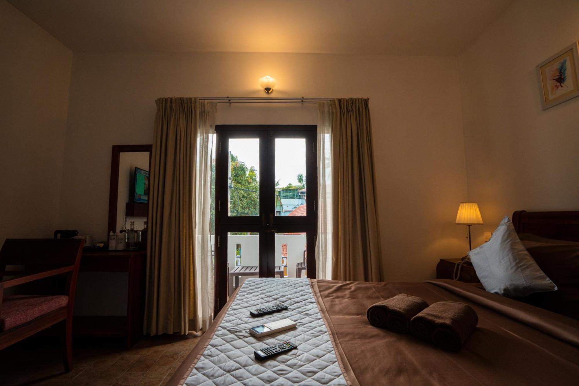 Solo Inn By Hawk Hospitality Kochi Bagian luar foto