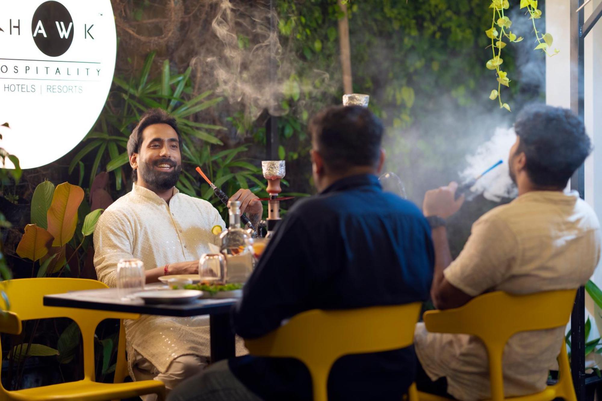 Solo Inn By Hawk Hospitality Kochi Bagian luar foto