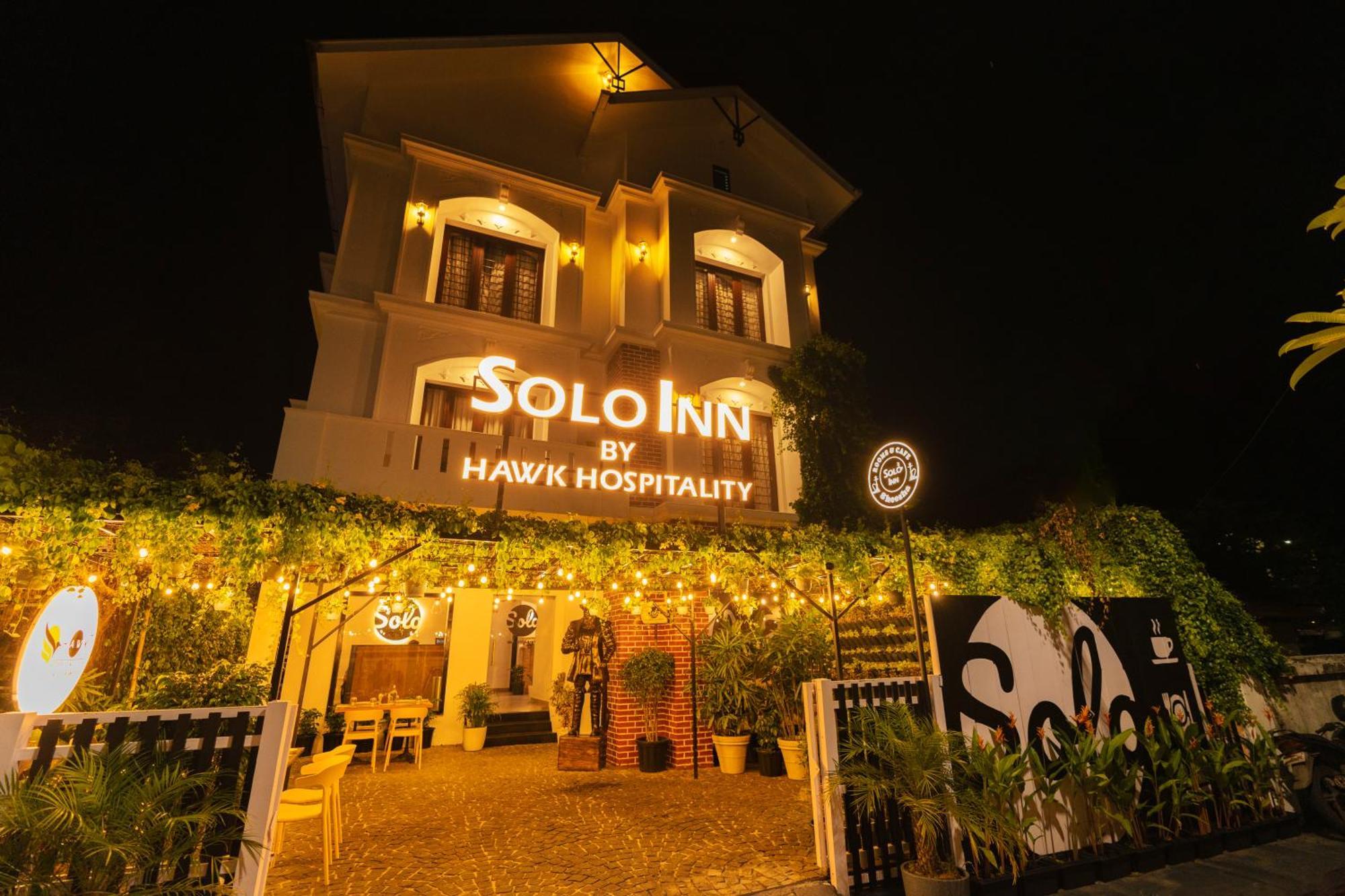 Solo Inn By Hawk Hospitality Kochi Bagian luar foto