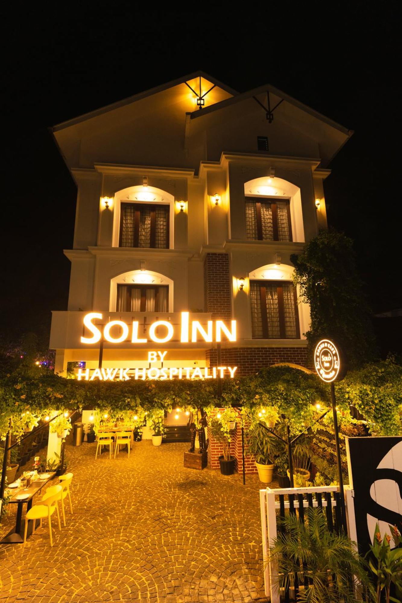 Solo Inn By Hawk Hospitality Kochi Bagian luar foto