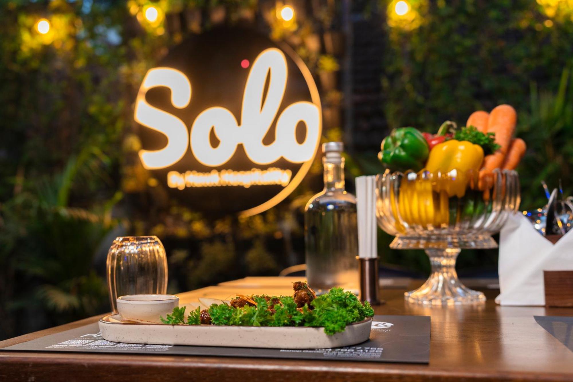 Solo Inn By Hawk Hospitality Kochi Bagian luar foto